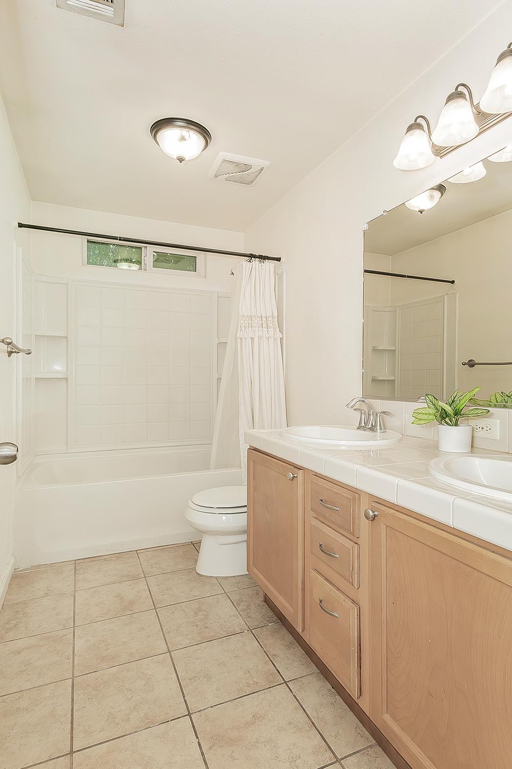 180 E Carpenter Ave, Reedley, CA 93654