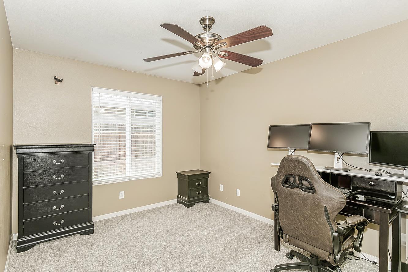 180 E Carpenter Ave, Reedley, CA 93654