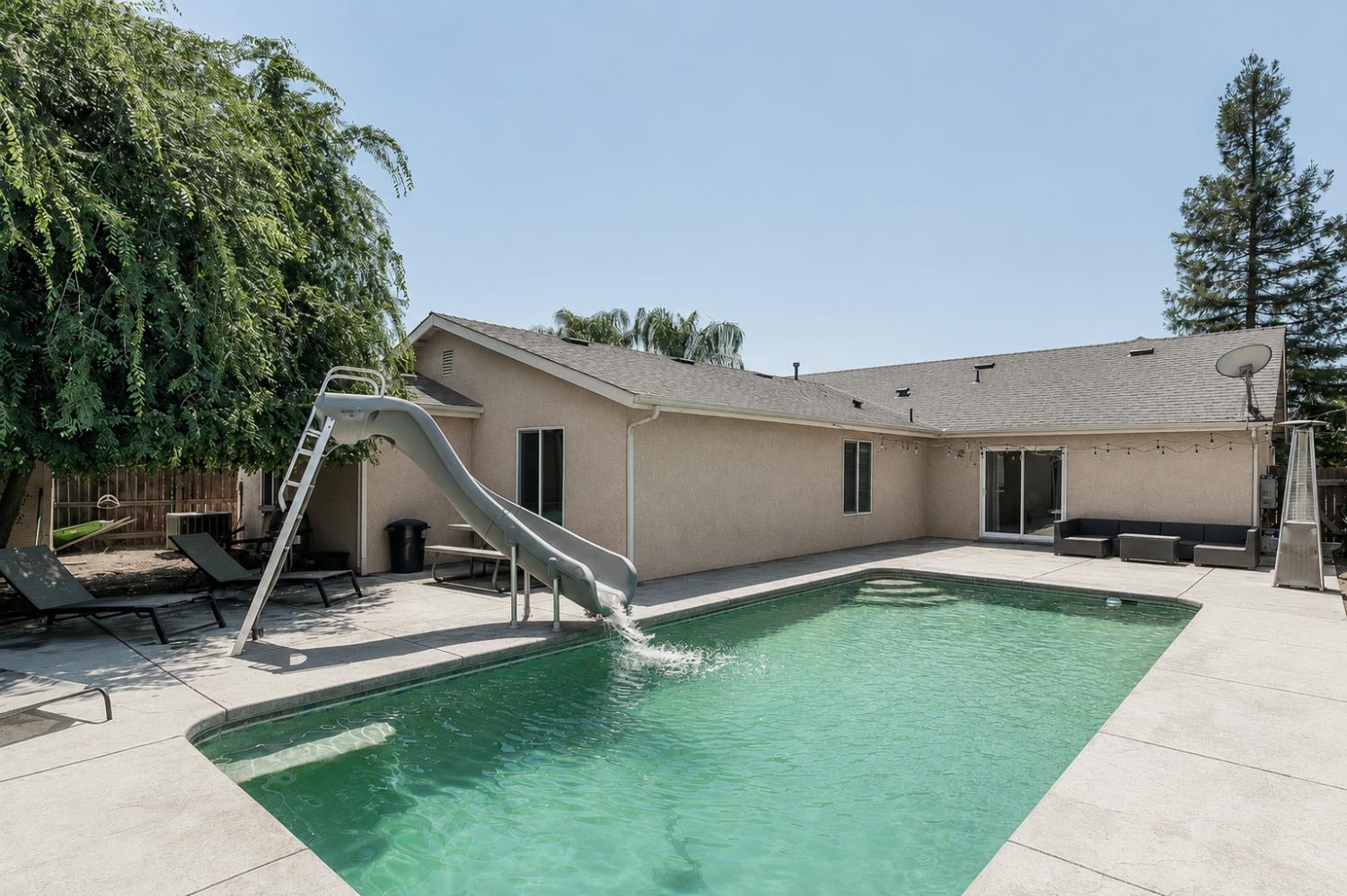 180 E Carpenter Ave, Reedley, CA 93654