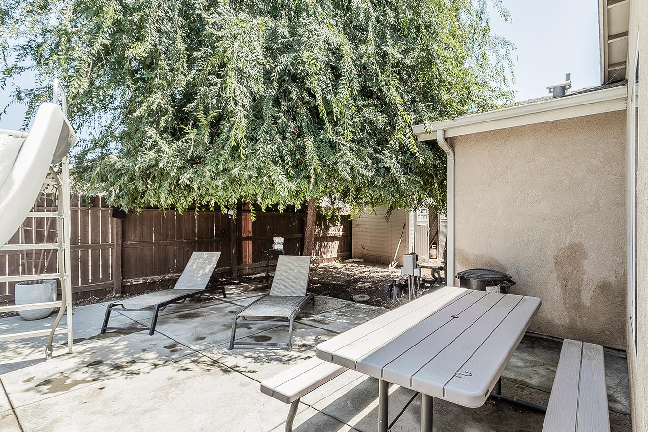 180 E Carpenter Ave, Reedley, CA 93654