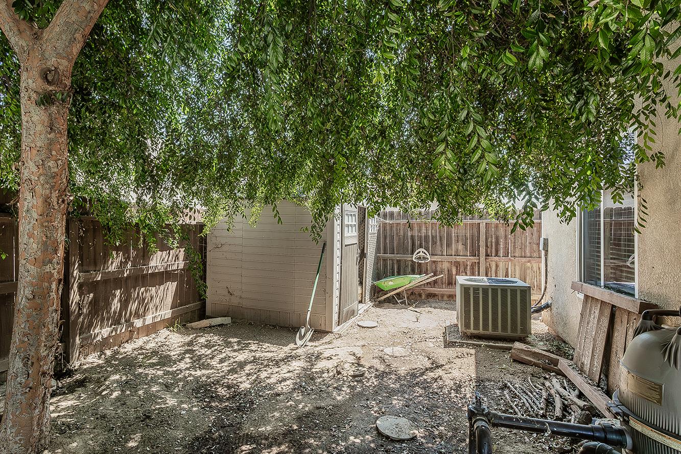 180 E Carpenter Ave, Reedley, CA 93654