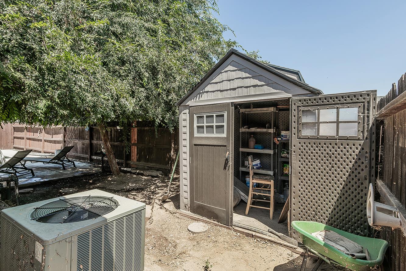 180 E Carpenter Ave, Reedley, CA 93654