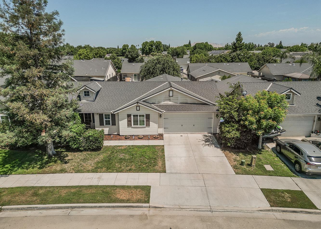 180 E Carpenter Ave, Reedley, CA 93654