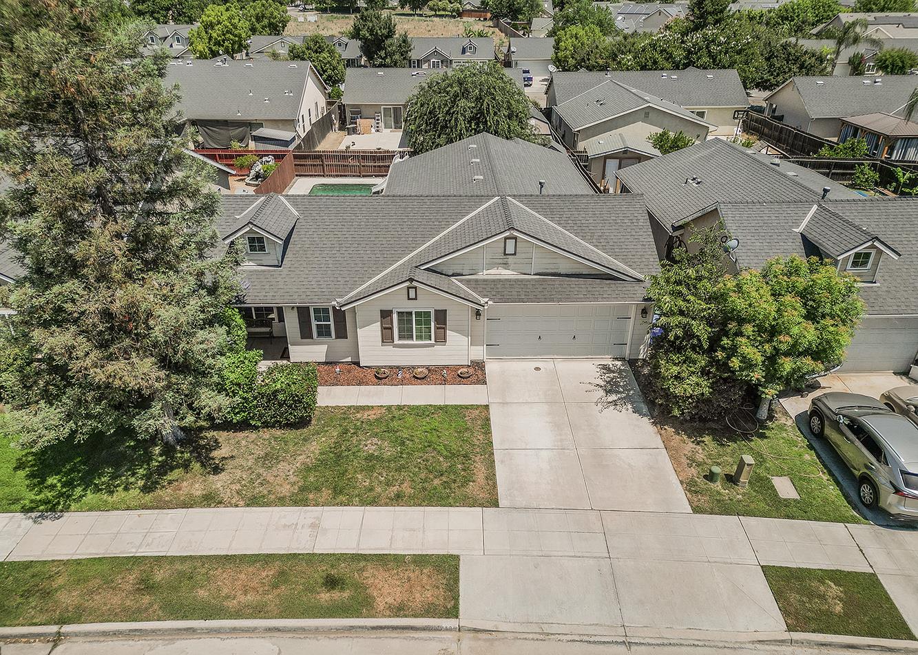 180 E Carpenter Ave, Reedley, CA 93654