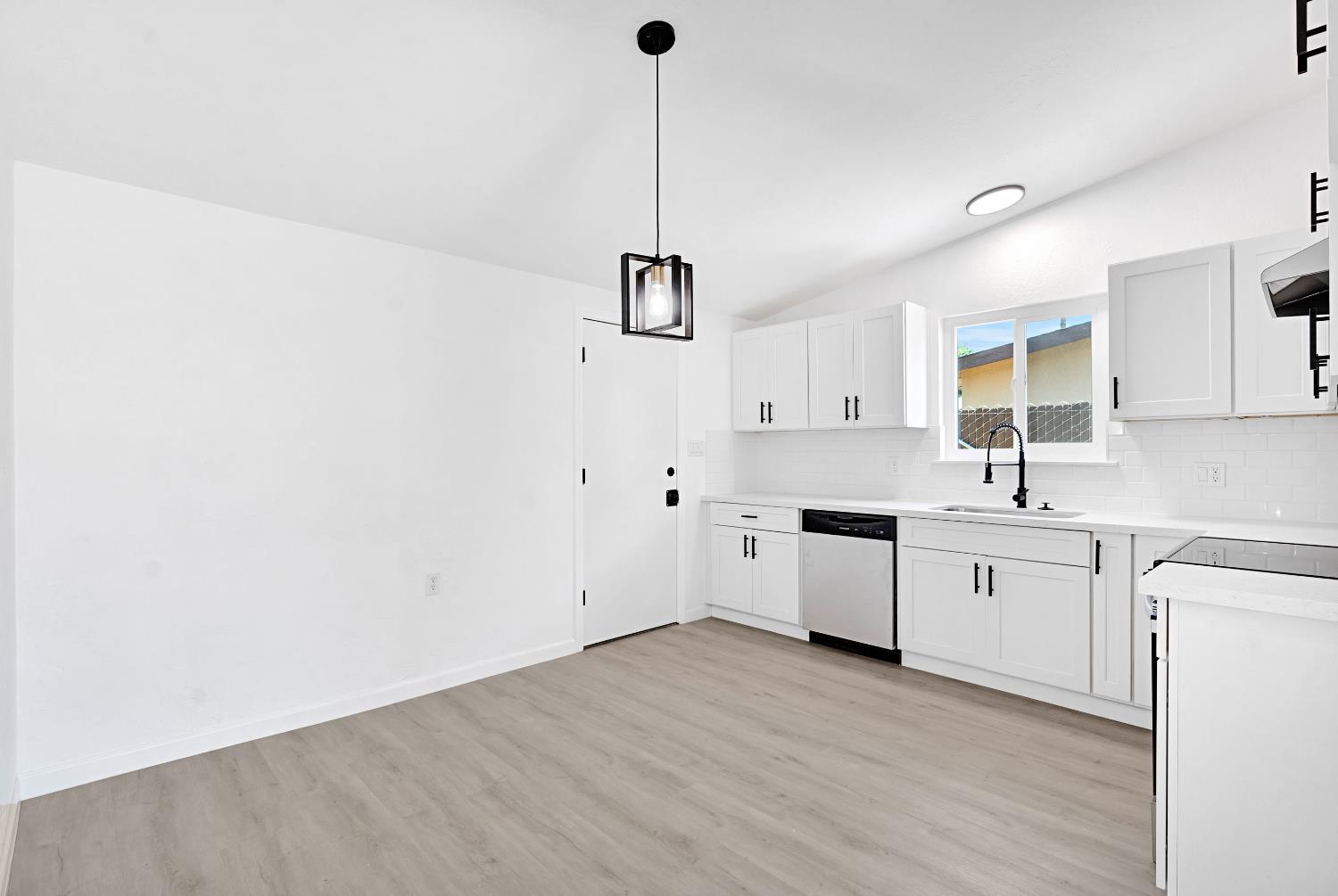 2681 S Ivy Ave, Fresno, CA 93706