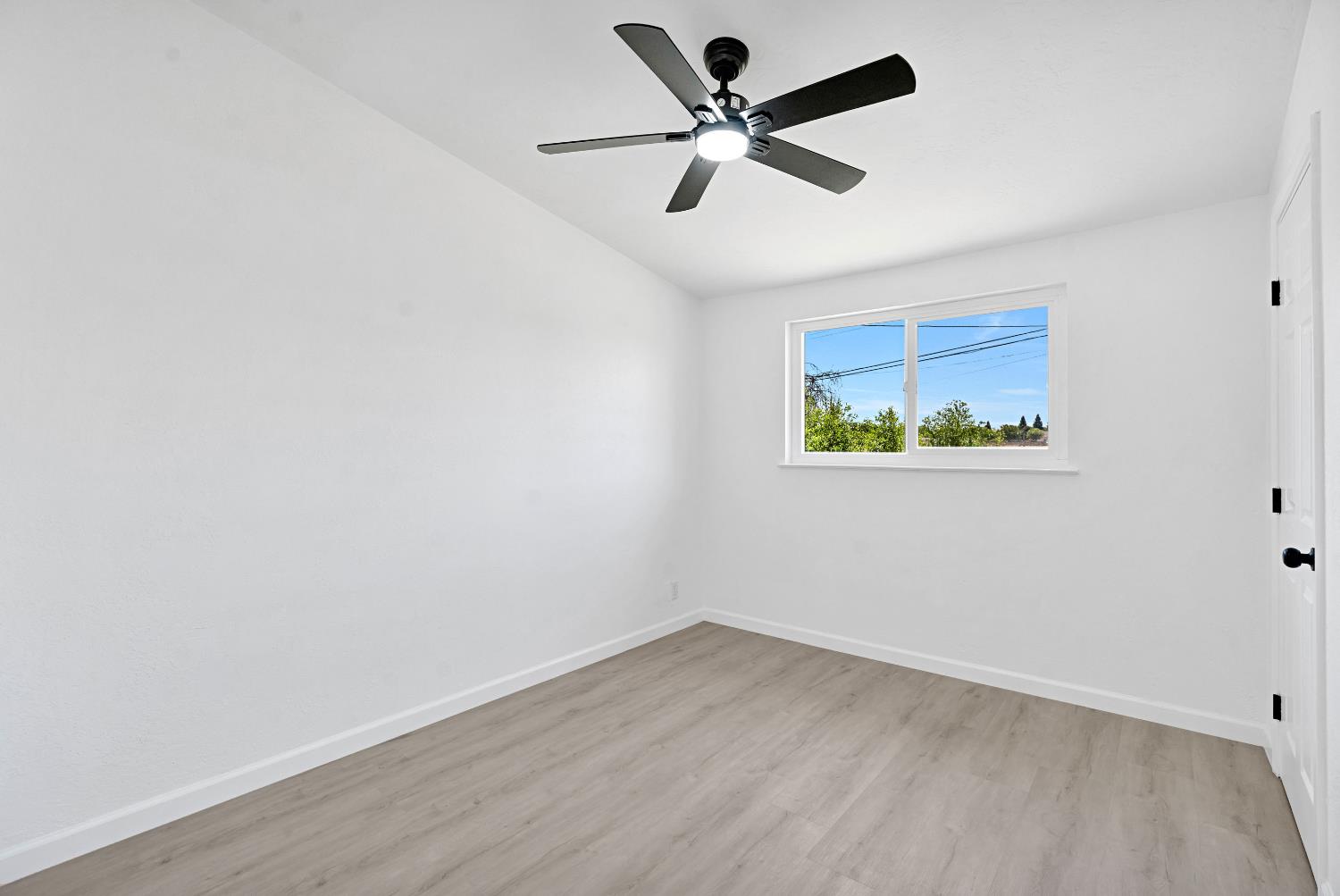 2681 S Ivy Ave, Fresno, CA 93706