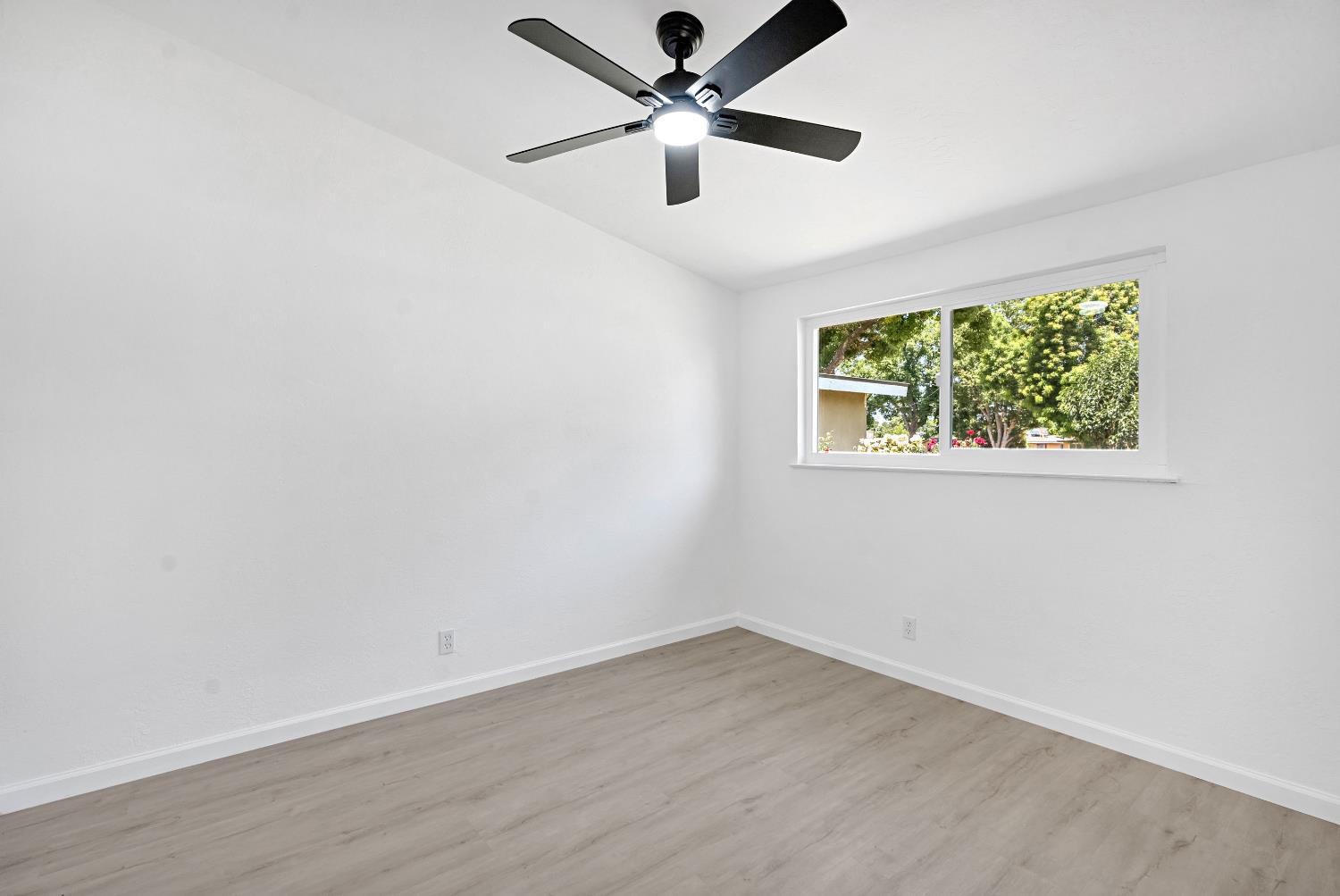 2681 S Ivy Ave, Fresno, CA 93706