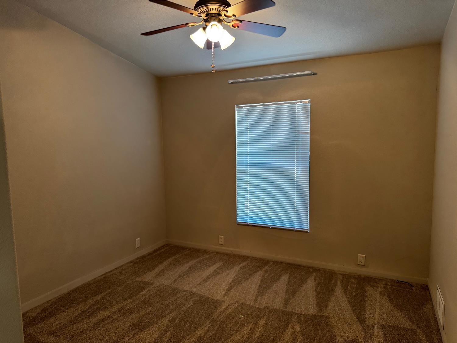 50889 Road 426 #10, Oakhurst, CA 93644
