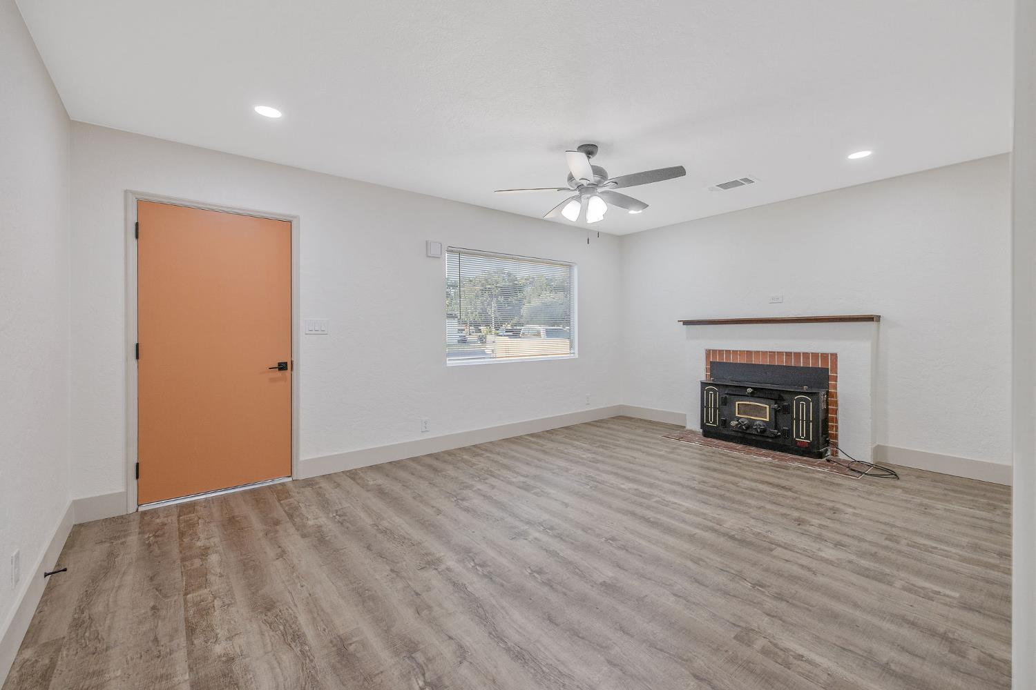1019 E Laurel Ave, Visalia, CA 93292