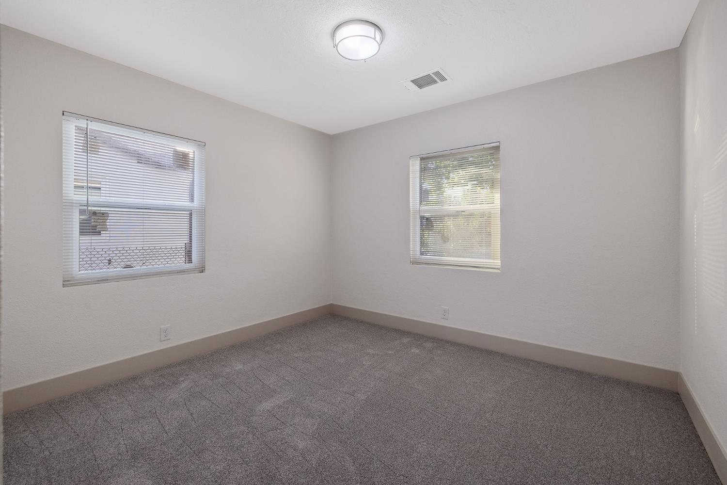 1019 E Laurel Ave, Visalia, CA 93292