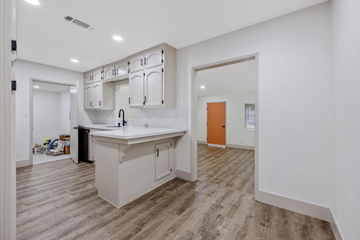 1019 E Laurel Ave, Visalia, CA 93292