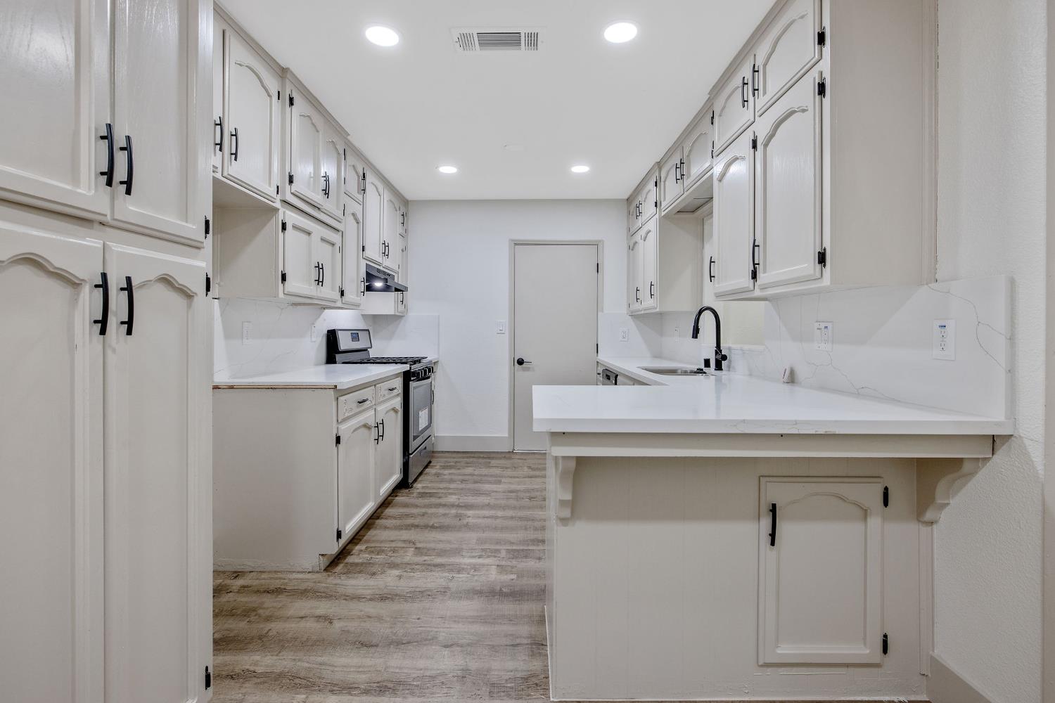1019 E Laurel Ave, Visalia, CA 93292