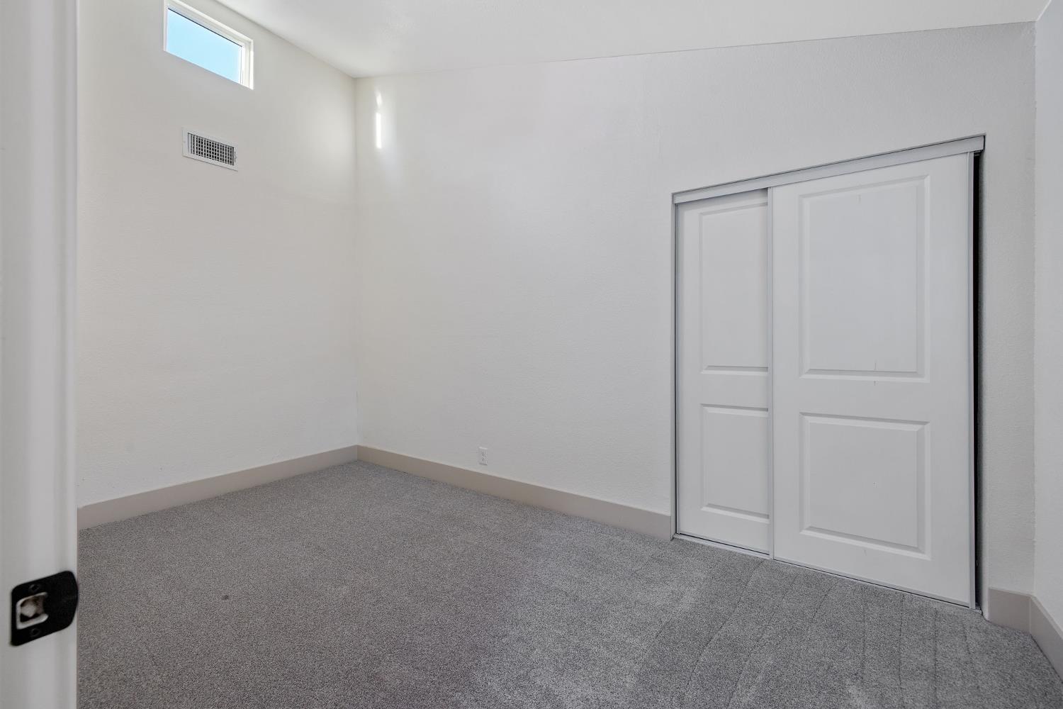 1019 E Laurel Ave, Visalia, CA 93292