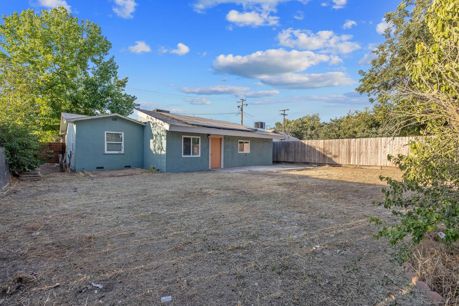 1019 E Laurel Ave, Visalia, CA 93292