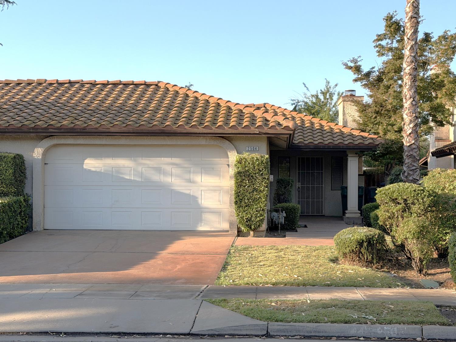 2504 Riverview Dr, Madera, CA 93637