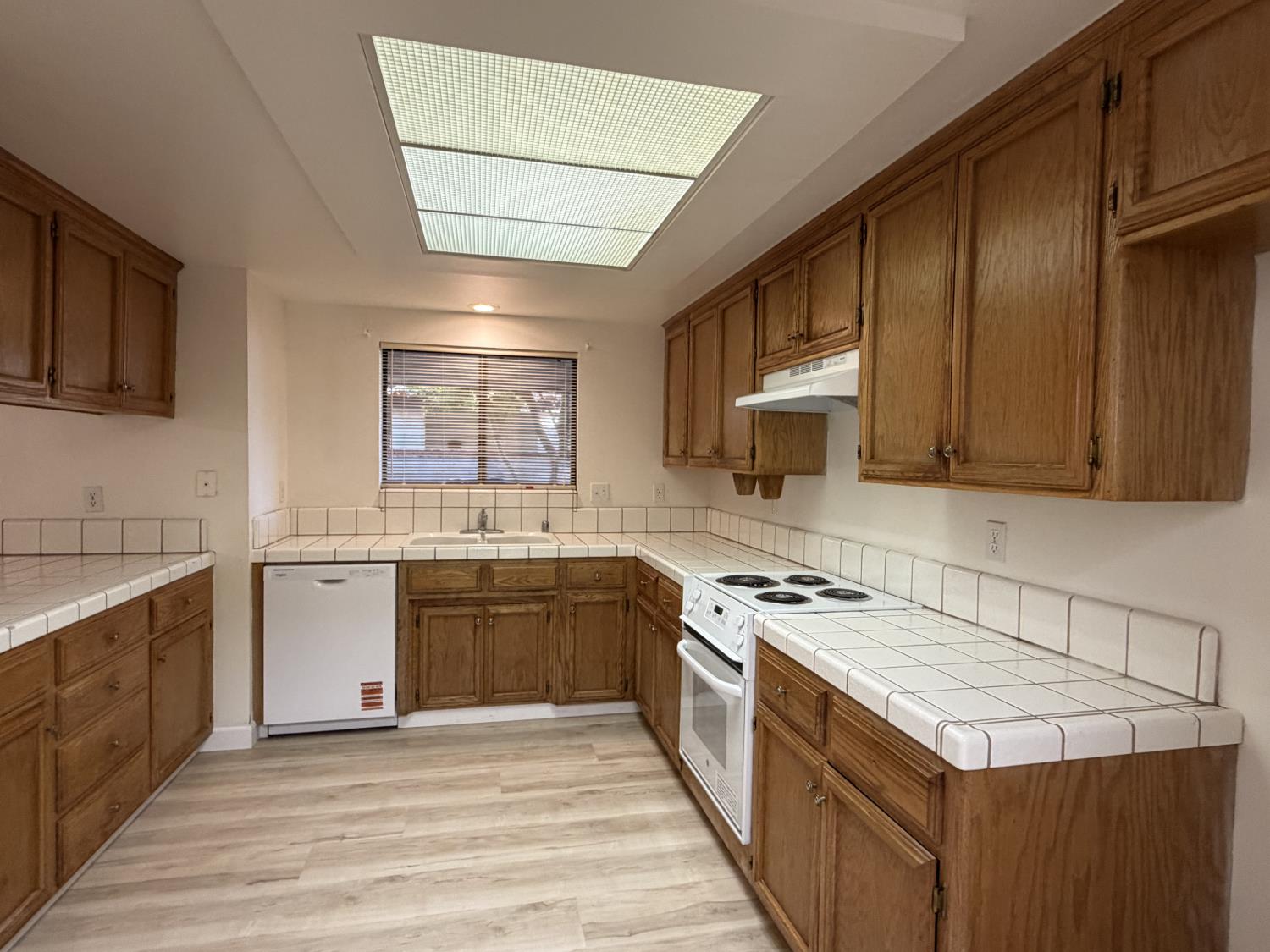 2504 Riverview Dr, Madera, CA 93637