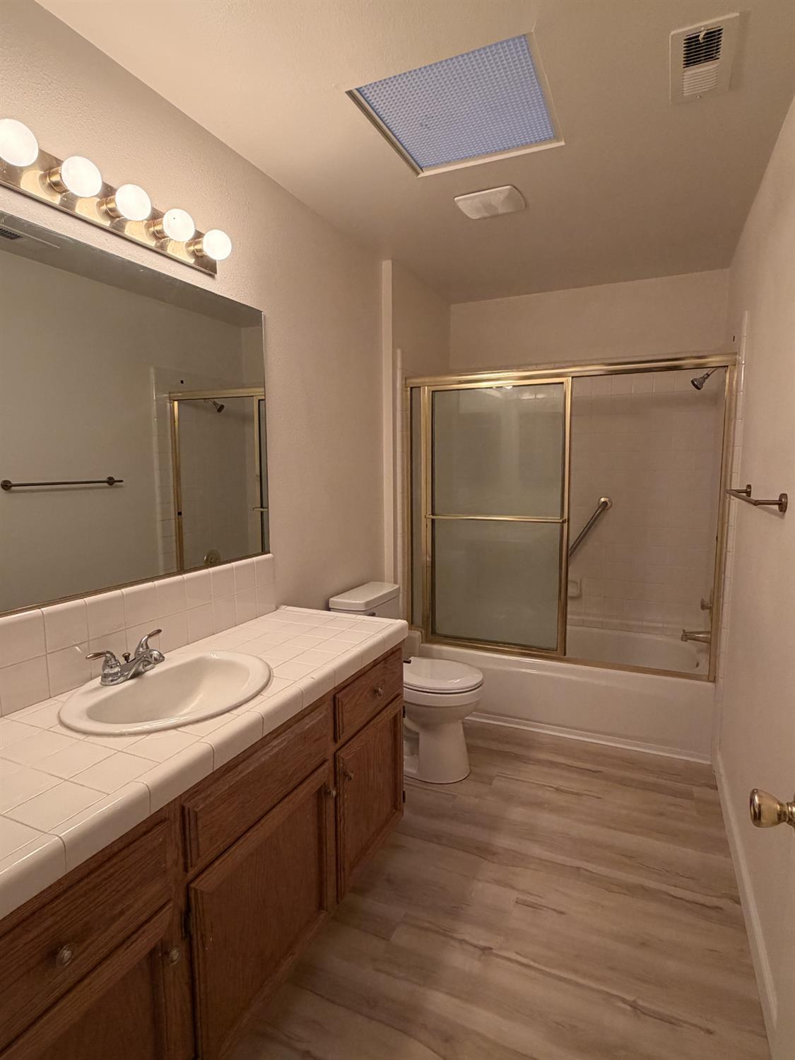 2504 Riverview Dr, Madera, CA 93637