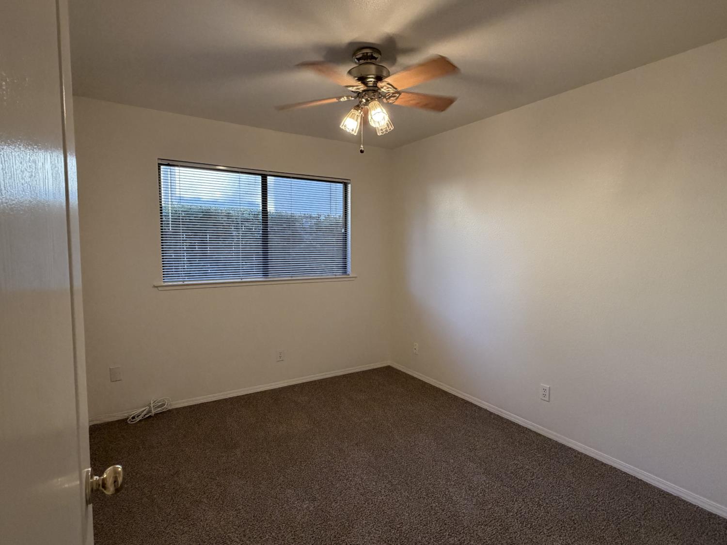 2504 Riverview Dr, Madera, CA 93637