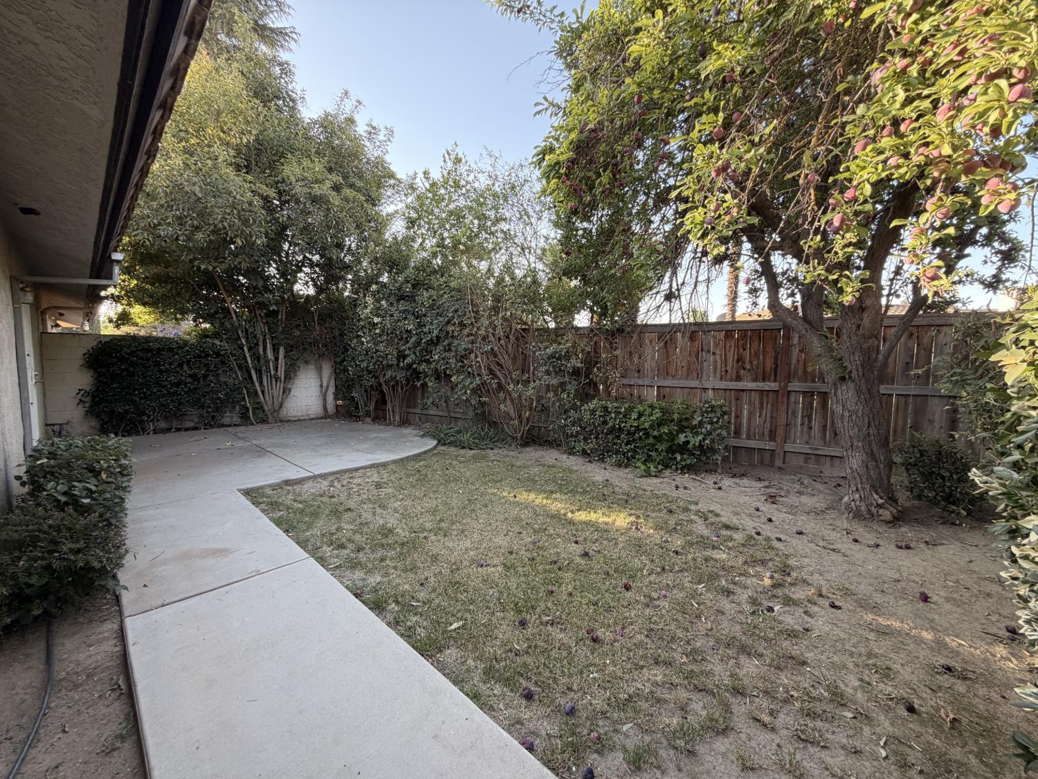 2504 Riverview Dr, Madera, CA 93637