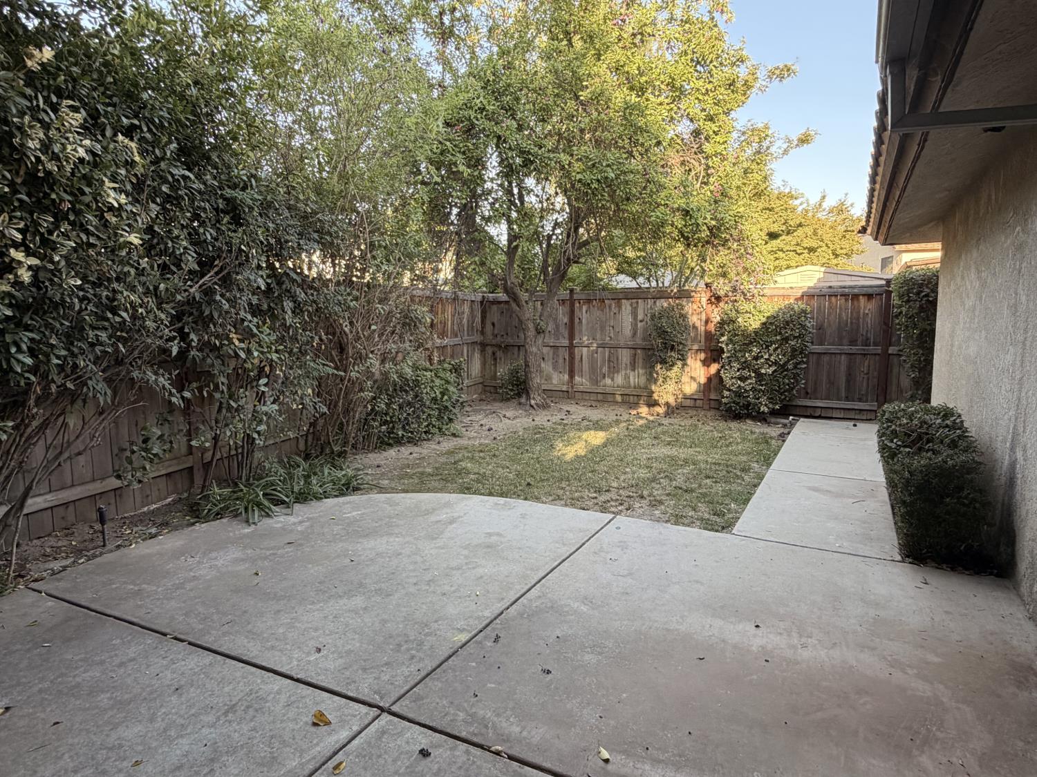 2504 Riverview Dr, Madera, CA 93637