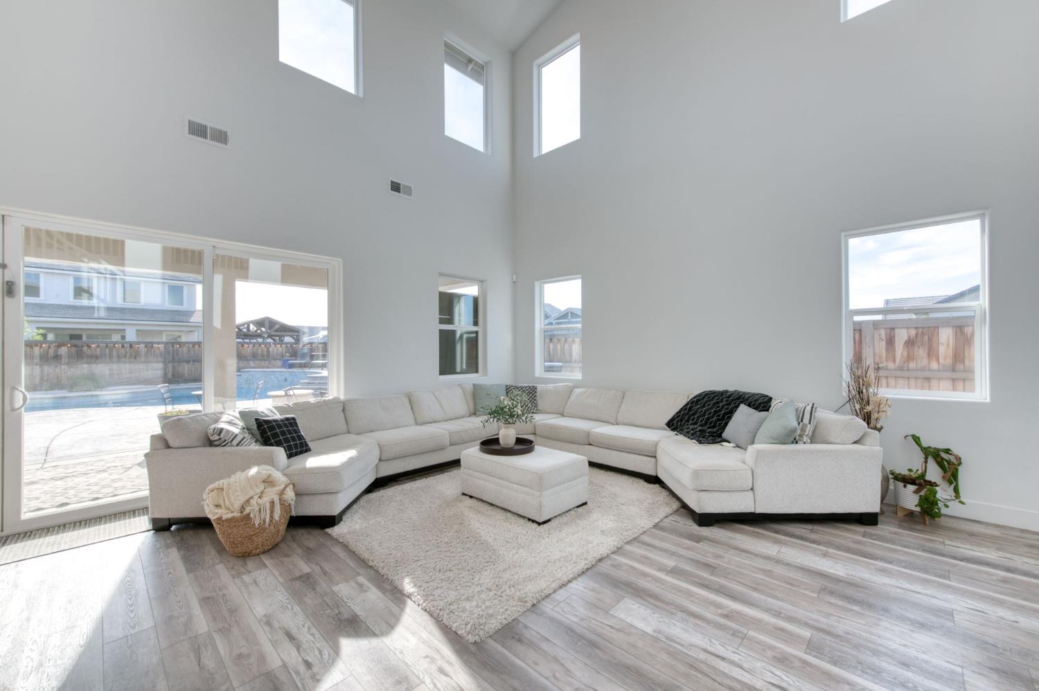 1736 N Renn Ave, Clovis, CA 93619