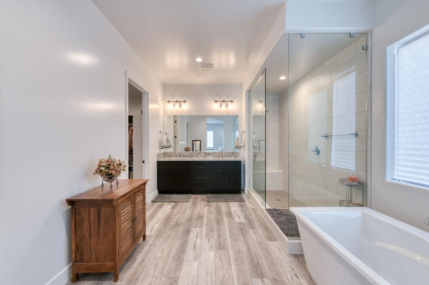 1736 N Renn Ave, Clovis, CA 93619