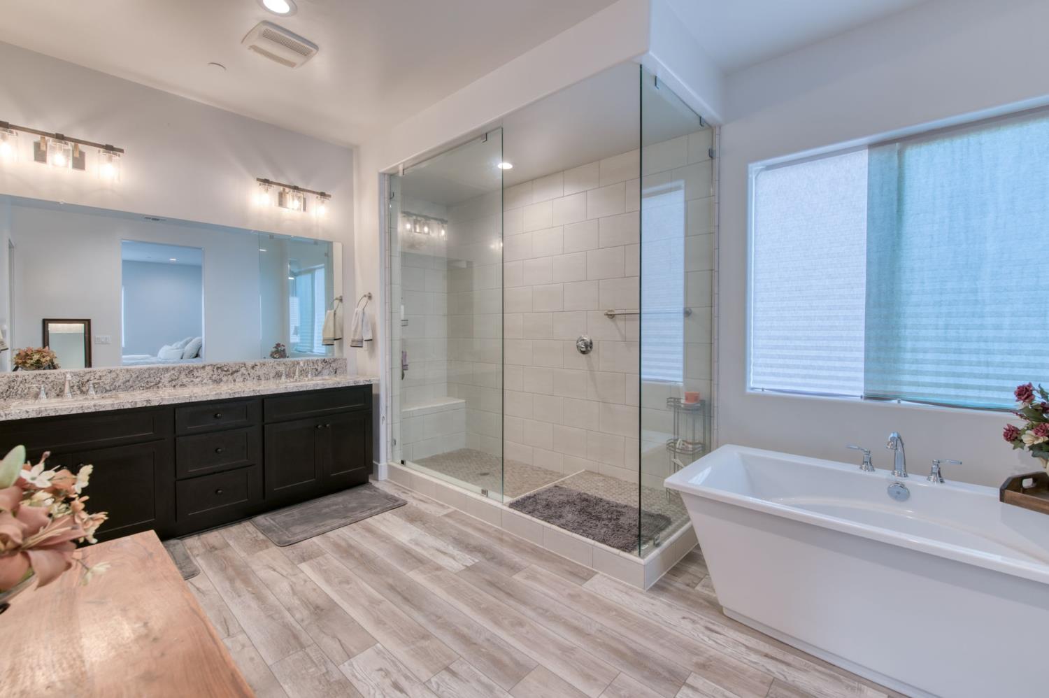 1736 N Renn Ave, Clovis, CA 93619
