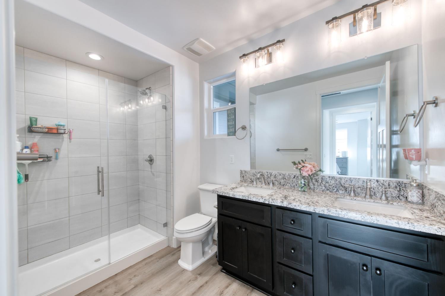 1736 N Renn Ave, Clovis, CA 93619