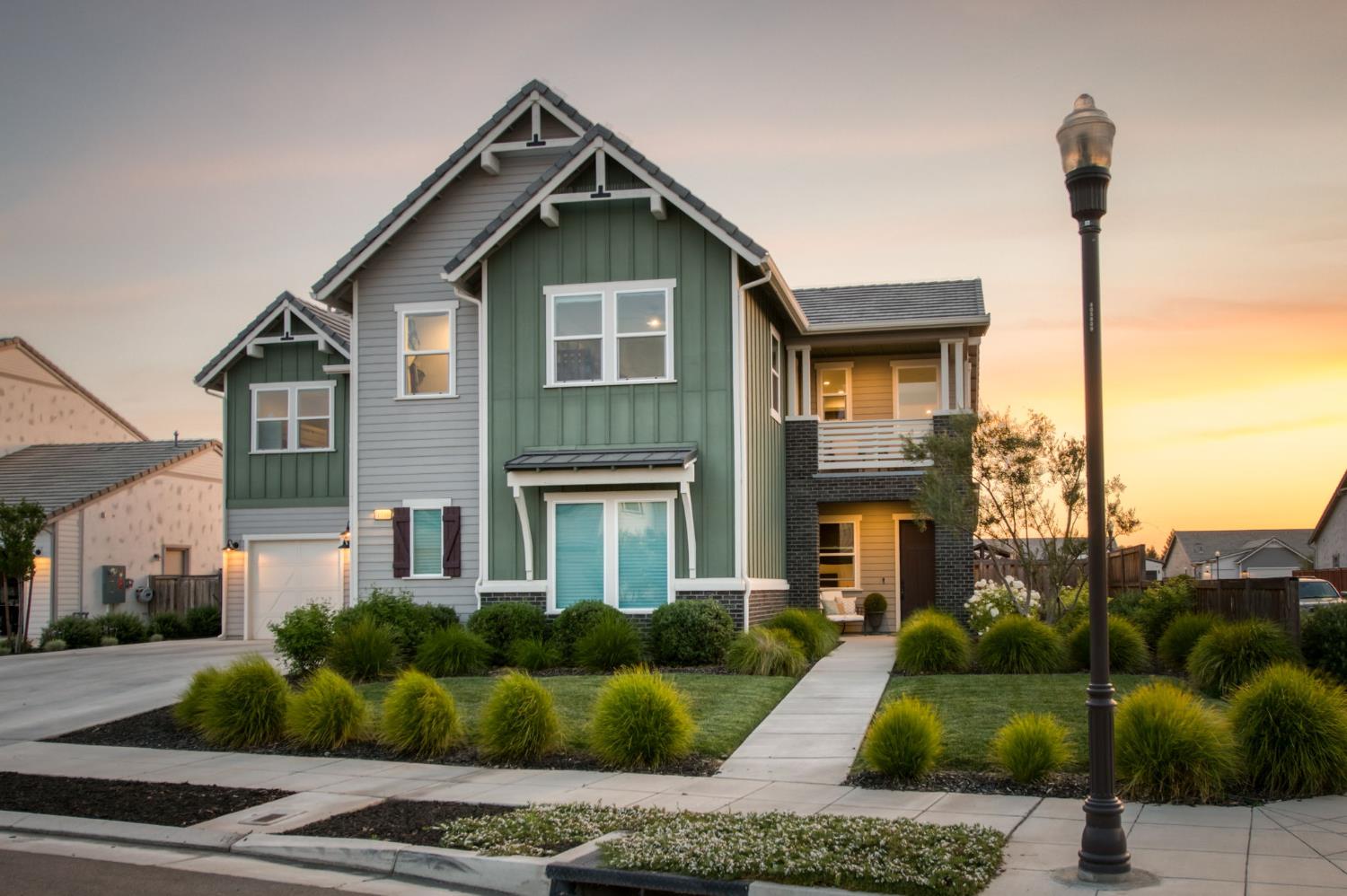 1736 N Renn Ave, Clovis, CA 93619