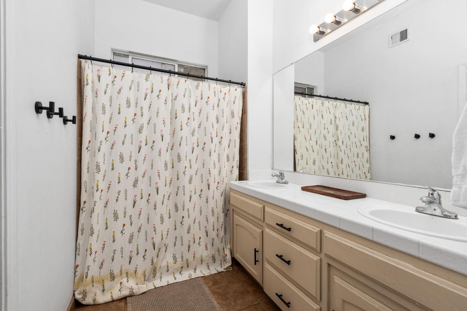4623 W Berkeley Ave, Fresno, CA 93722