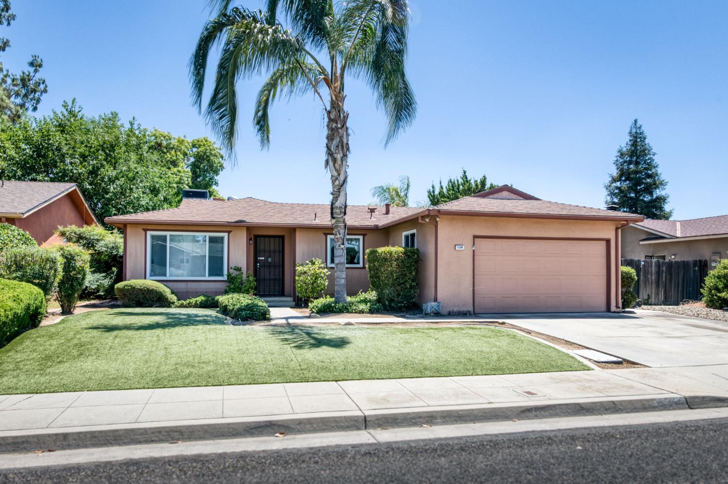 1504 Scott Ave, Clovis, CA 93611