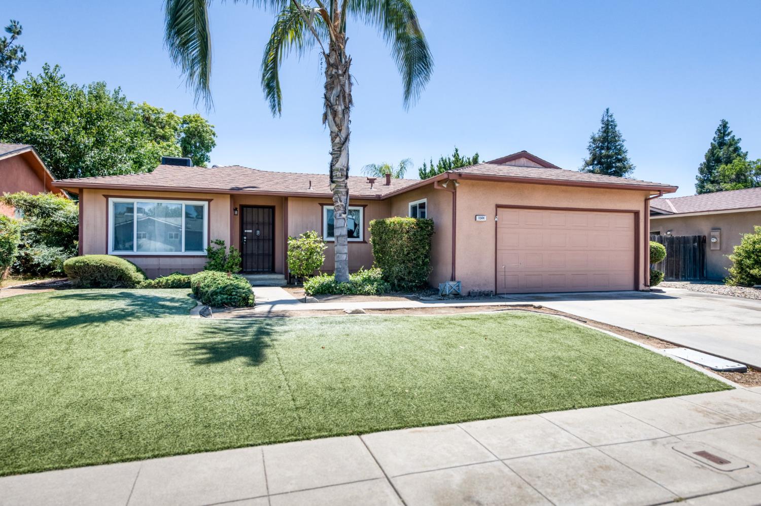 1504 Scott Ave, Clovis, CA 93611