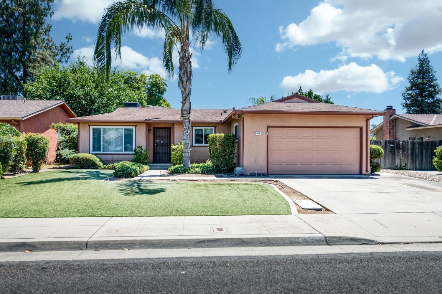 1504 Scott Ave, Clovis, CA 93611