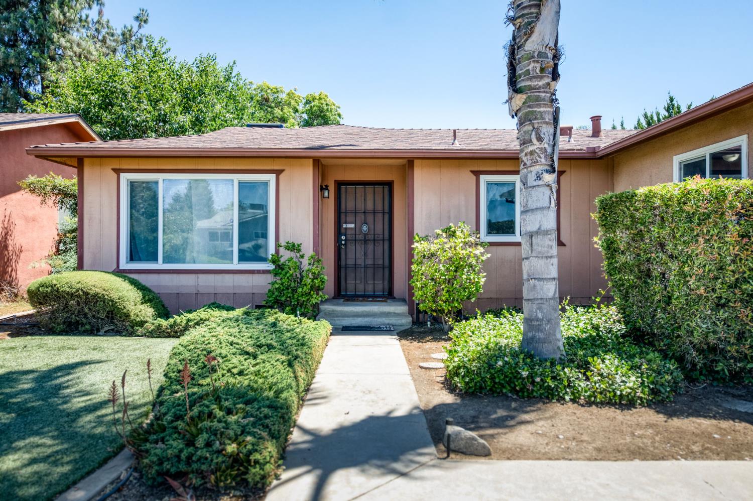 1504 Scott Ave, Clovis, CA 93611
