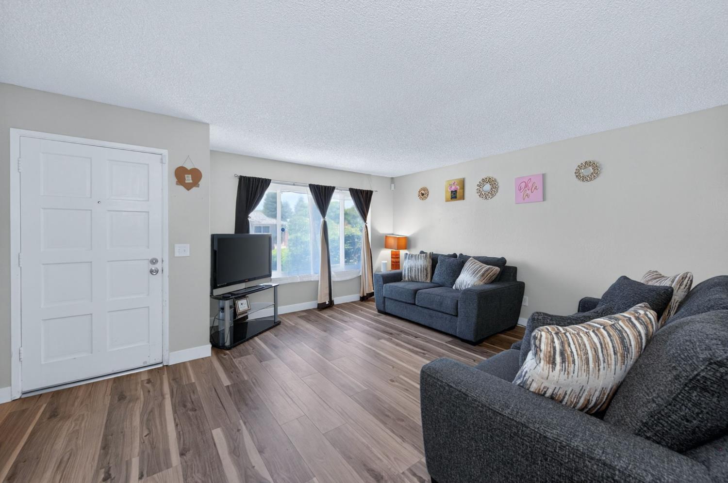 1504 Scott Ave, Clovis, CA 93611