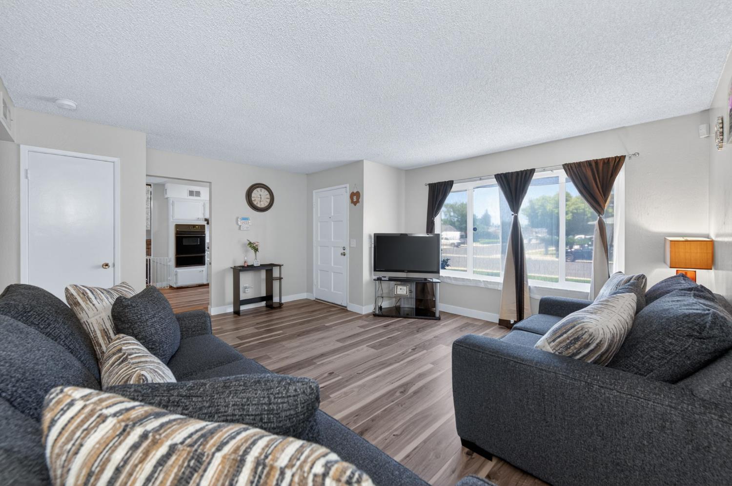 1504 Scott Ave, Clovis, CA 93611