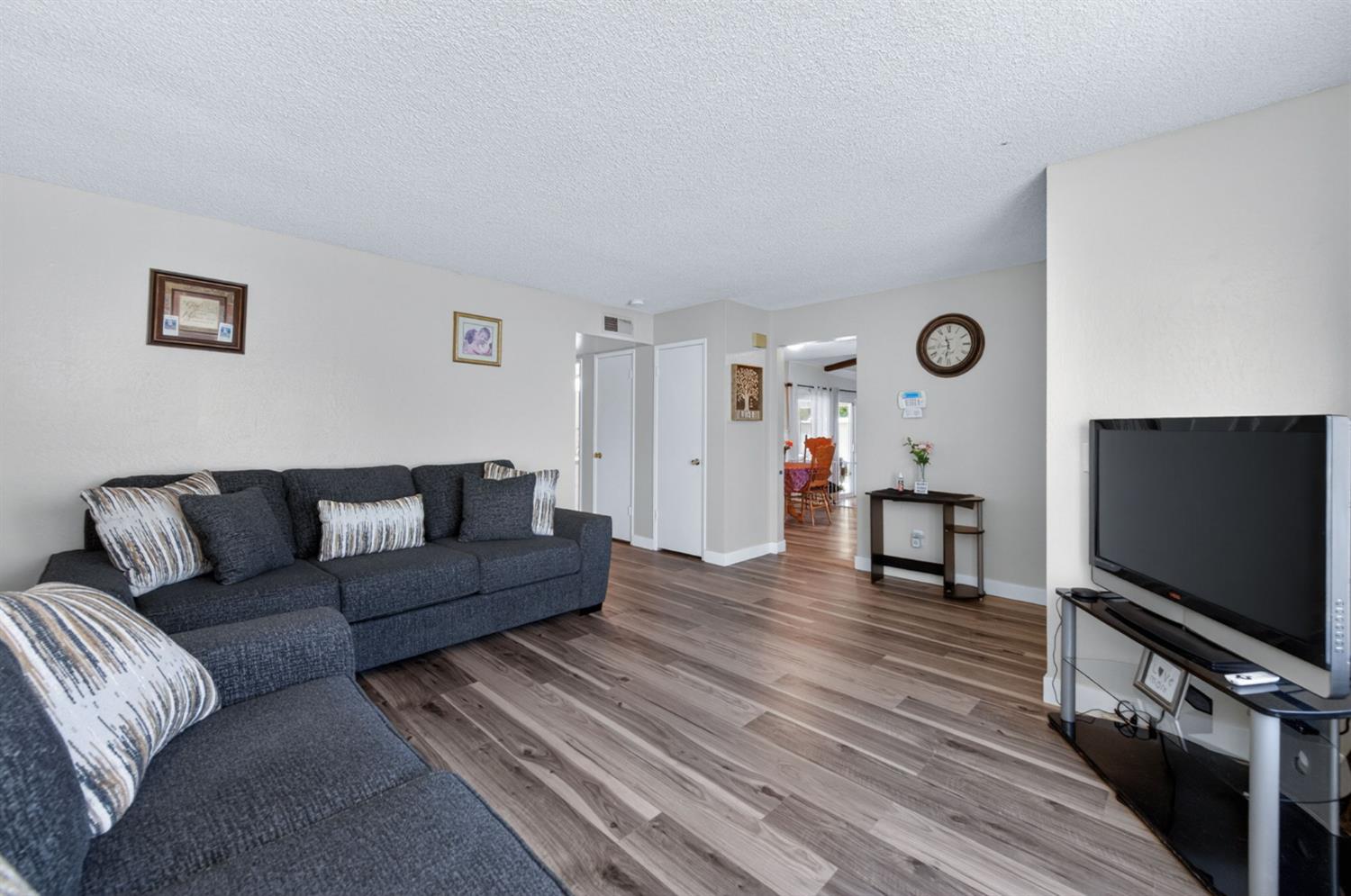 1504 Scott Ave, Clovis, CA 93611