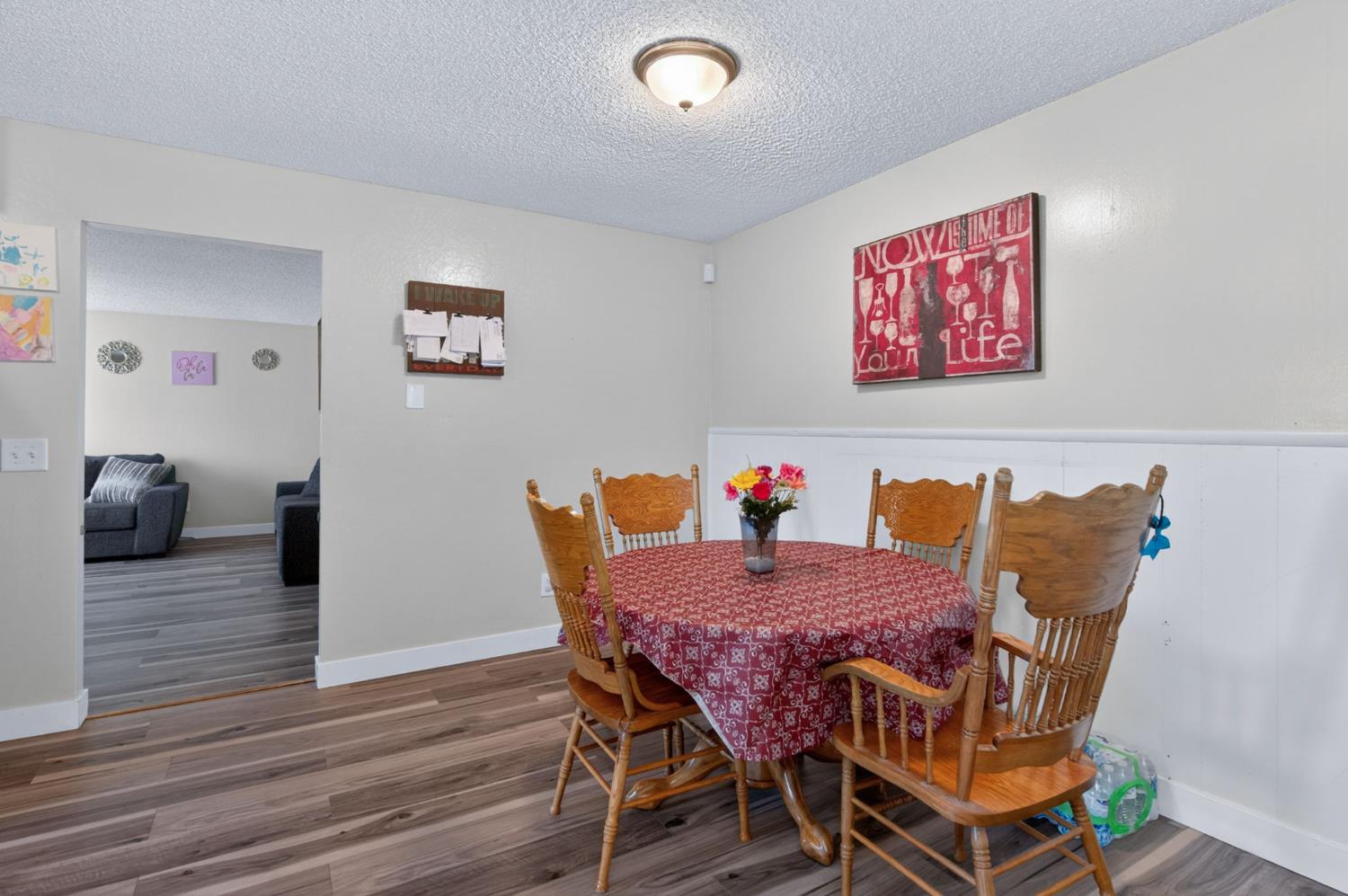 1504 Scott Ave, Clovis, CA 93611
