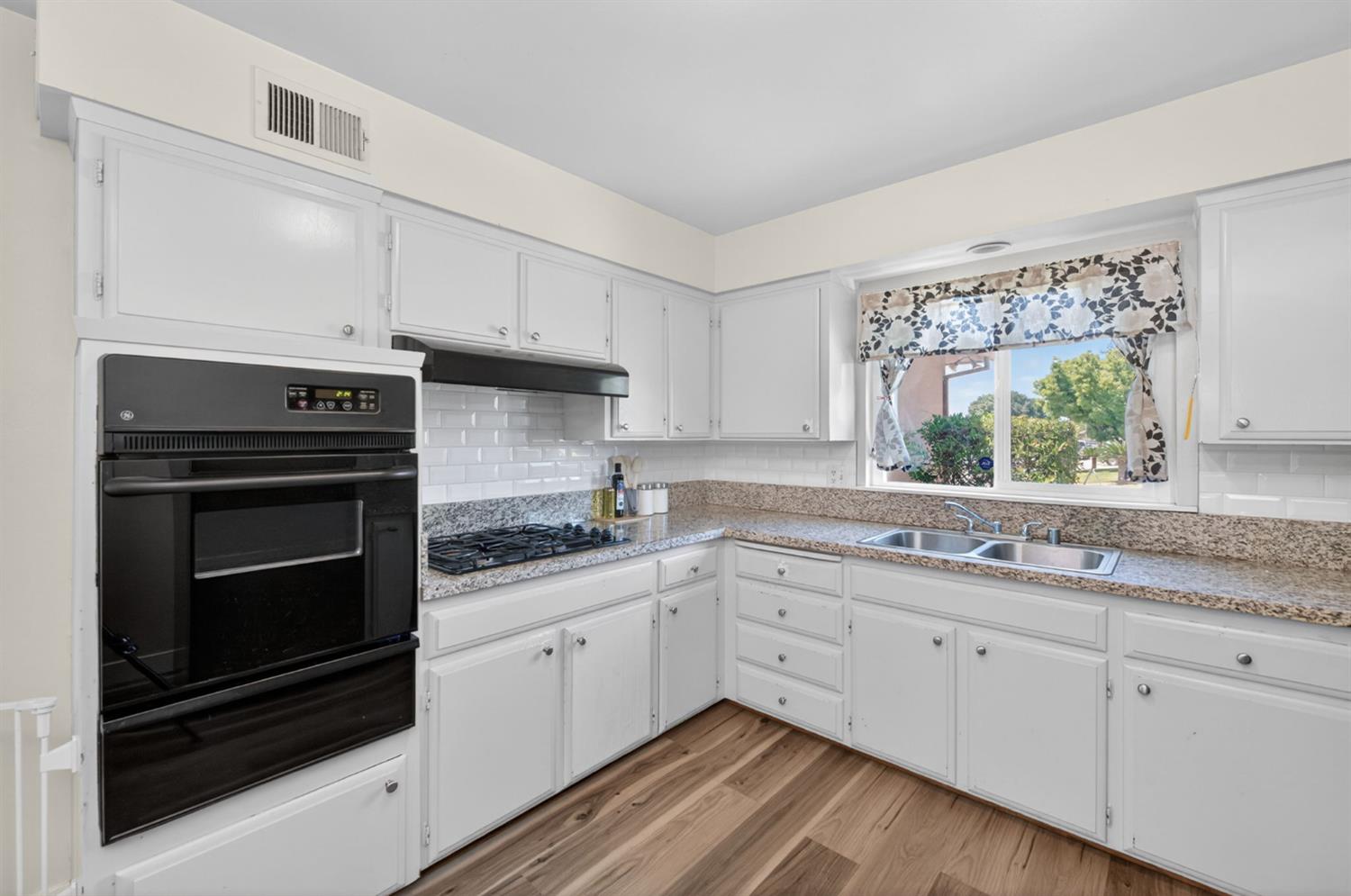 1504 Scott Ave, Clovis, CA 93611