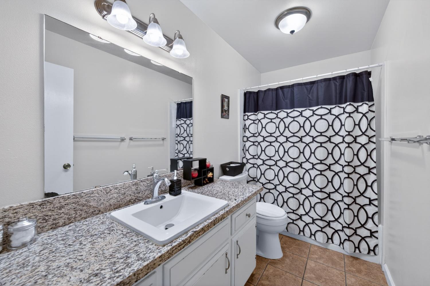 1504 Scott Ave, Clovis, CA 93611