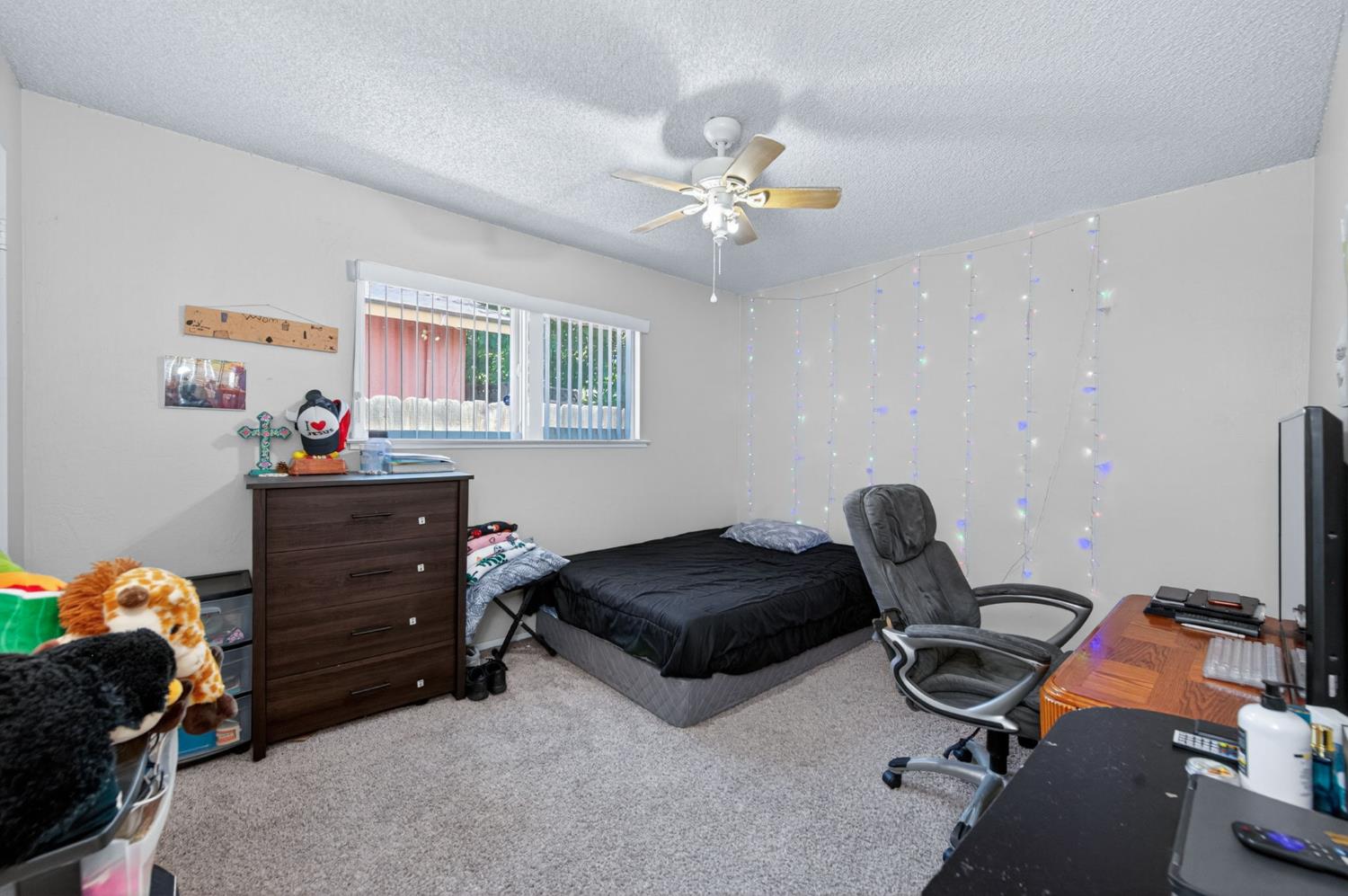 1504 Scott Ave, Clovis, CA 93611