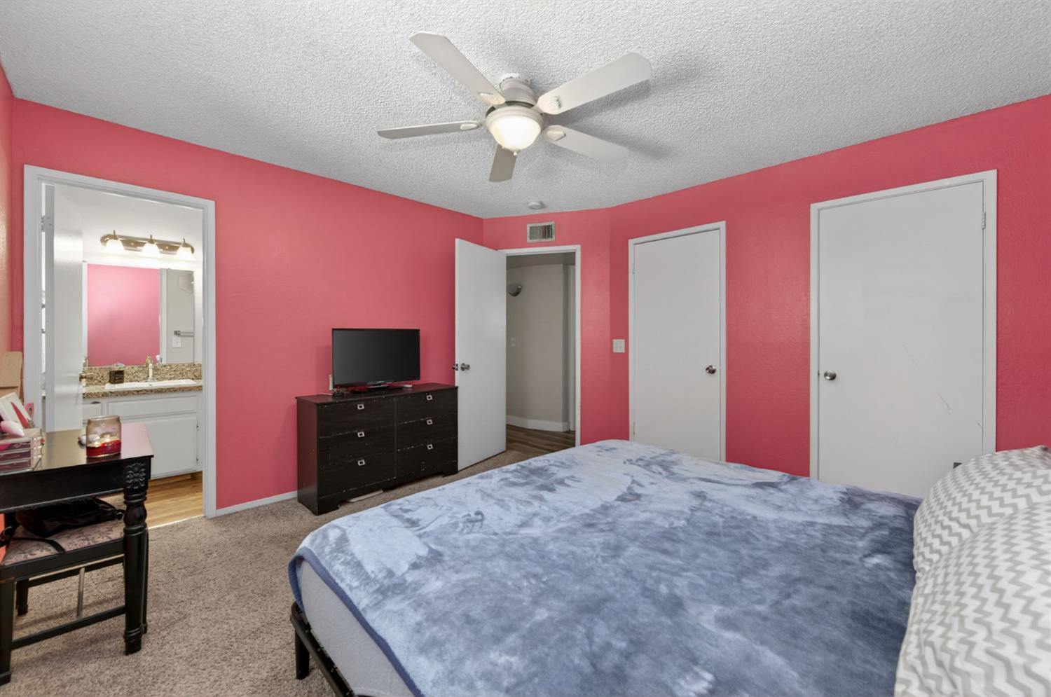 1504 Scott Ave, Clovis, CA 93611
