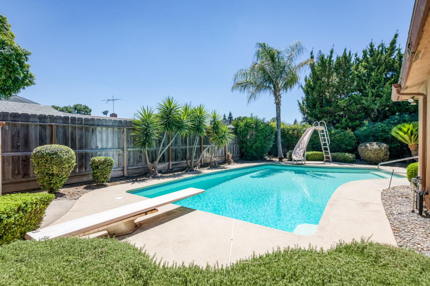 1504 Scott Ave, Clovis, CA 93611