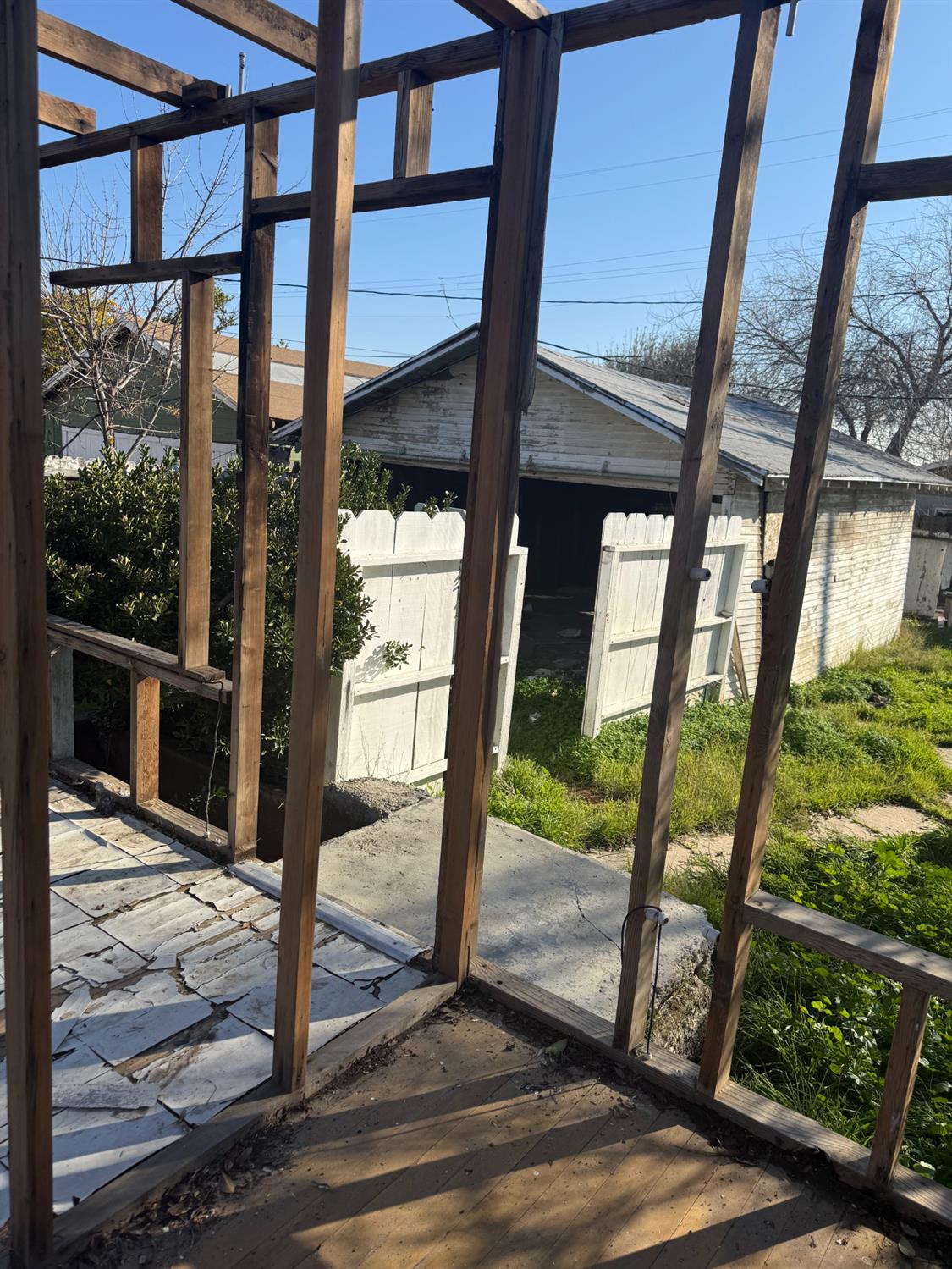 208 E Merced, Avenal, CA 93204