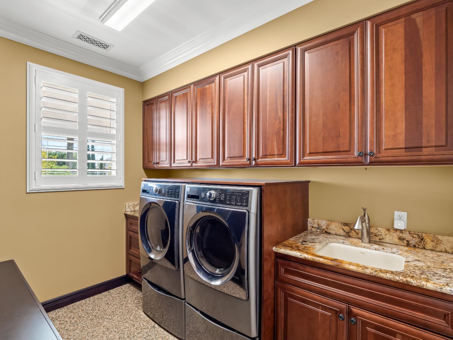 17113 Mark Rd, Madera, CA 93636