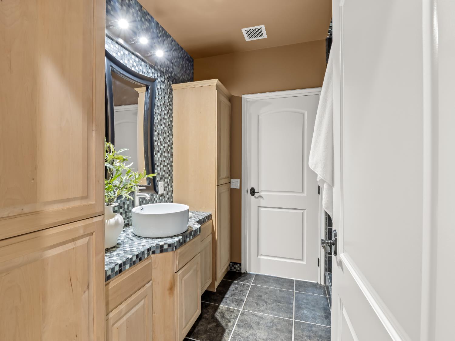 17113 Mark Rd, Madera, CA 93636