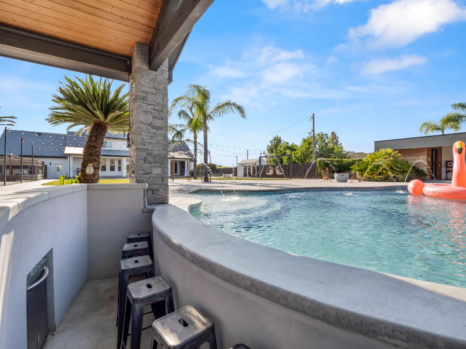17113 Mark Rd, Madera, CA 93636