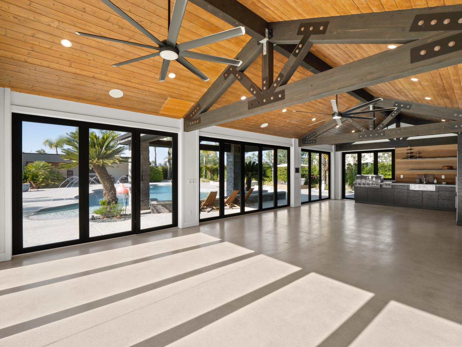 17113 Mark Rd, Madera, CA 93636