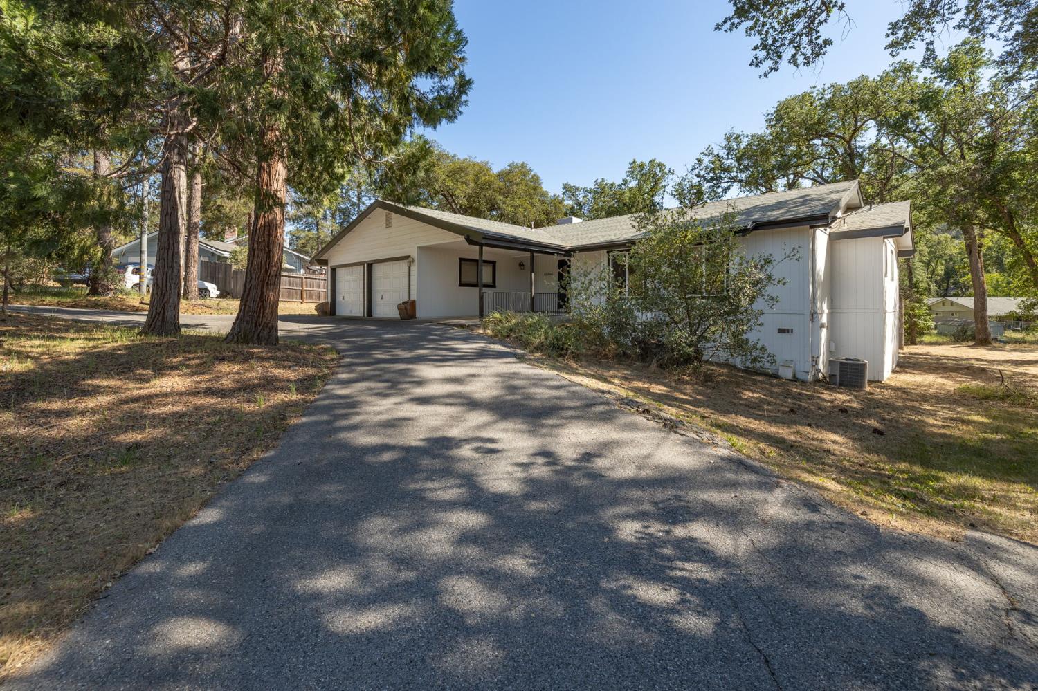 48866 Rock Point Rd, Oakhurst, CA 93644