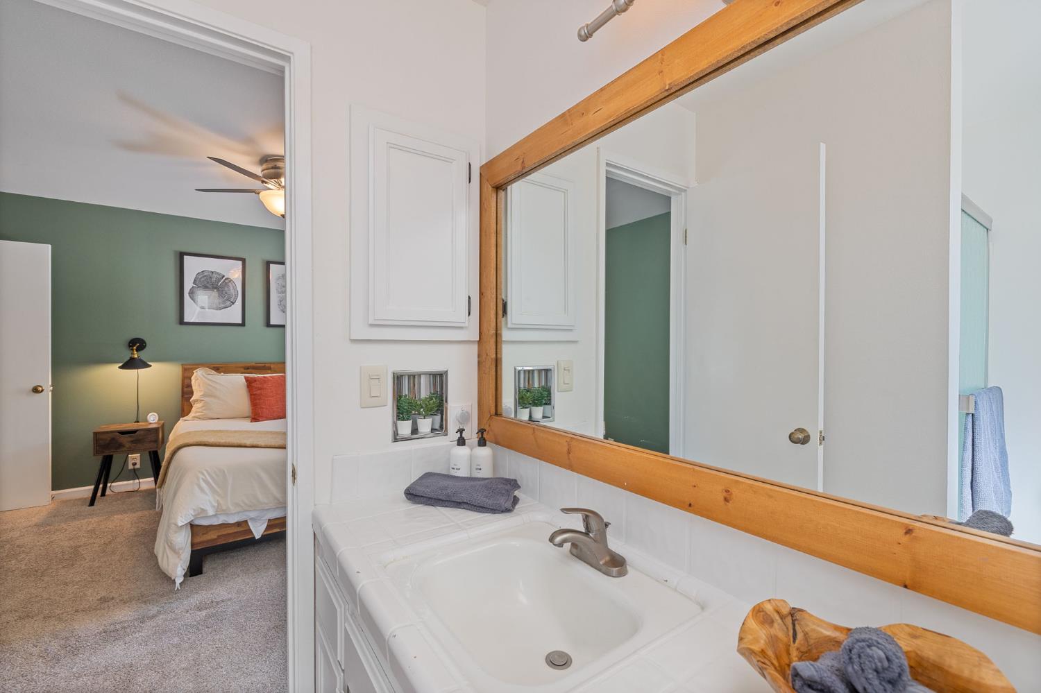 48866 Rock Point Rd, Oakhurst, CA 93644
